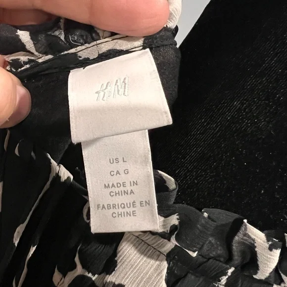 Flary black and white dress! Flary sleeves! 
Length above the knee! stunning! - Picture 3 of 7